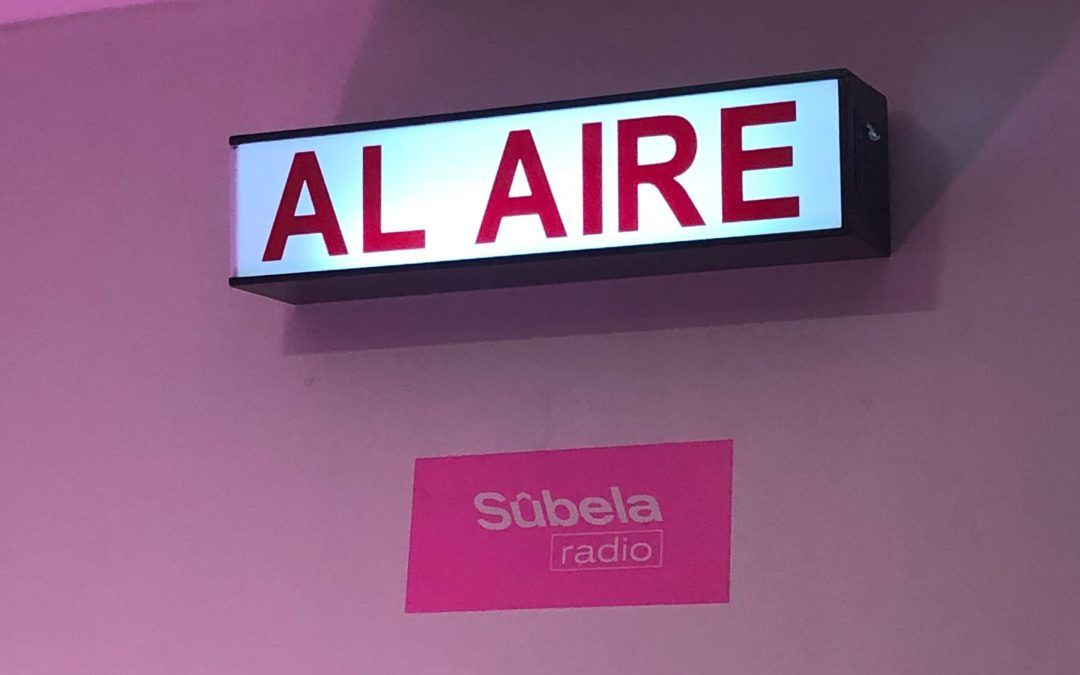 EXCENTRICO EN RADIO SÚBELA: ENTREVISTA EN PROGRAMA CIUDAD COLA