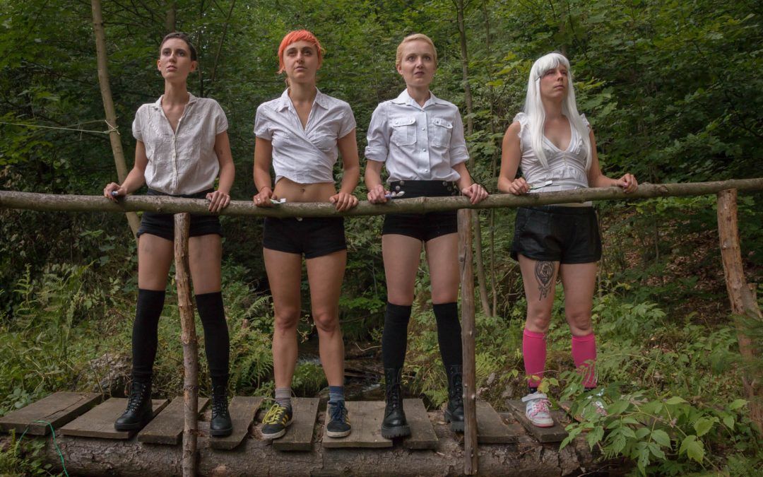 “DIYSEX” (2020) Y “The sad girls of the mountains» (2019): La infinidad de lo erótico